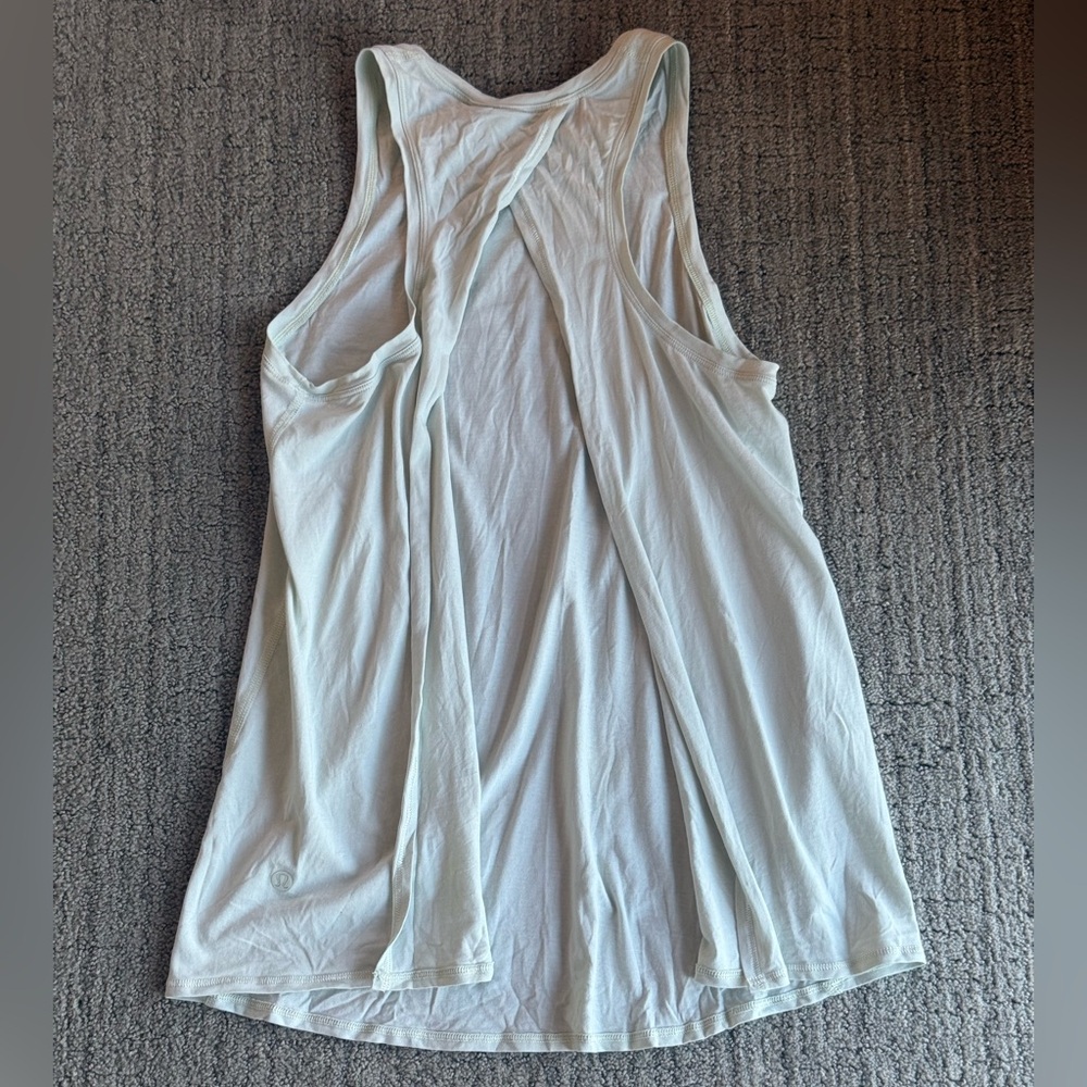 Lululemon Athletica Women's Open Back Workout Top Blue/White